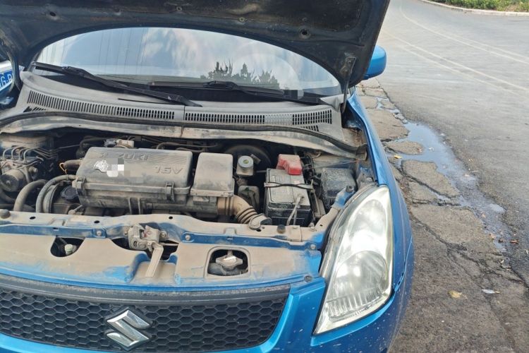 Used Suzuki Swift 2012 1.3L Manual Value Edition Engine Bay Left