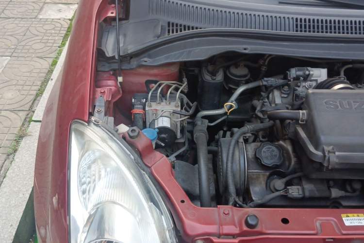 Used Suzuki Swift 2012 1.3L Manual Value Edition Engine Bay Right