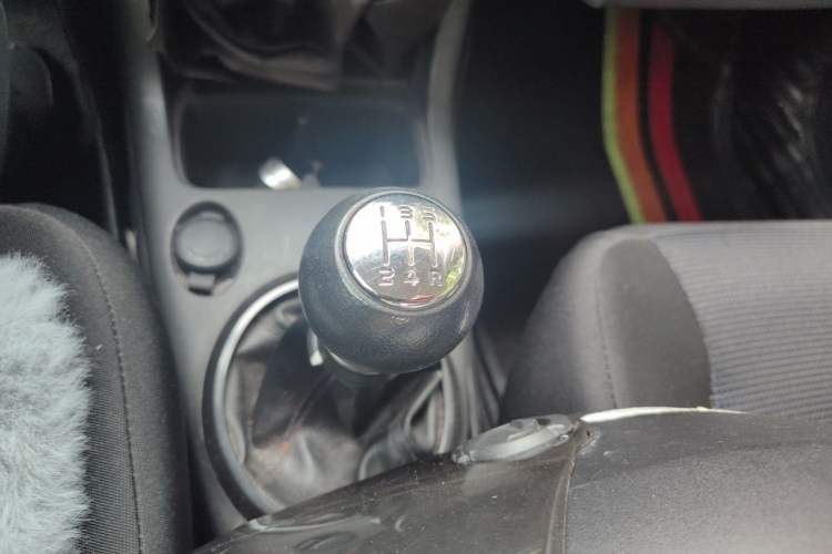 Used Suzuki Swift 2012 1.3L Manual Value Edition Gear Lever