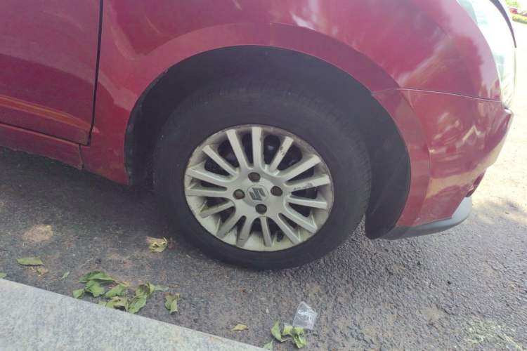 Used Suzuki Swift 2012 1.3L Manual Value Edition Right Front Wheel Hub