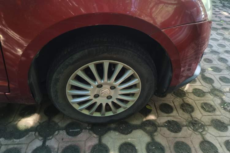 Used Suzuki Swift 2012 1.3L Manual Value Edition Right Front Wheel Hub