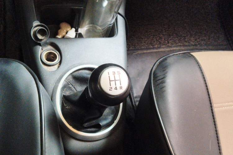 Used Suzuki Swift 2012 1.3L Manual Value Edition Gear Lever