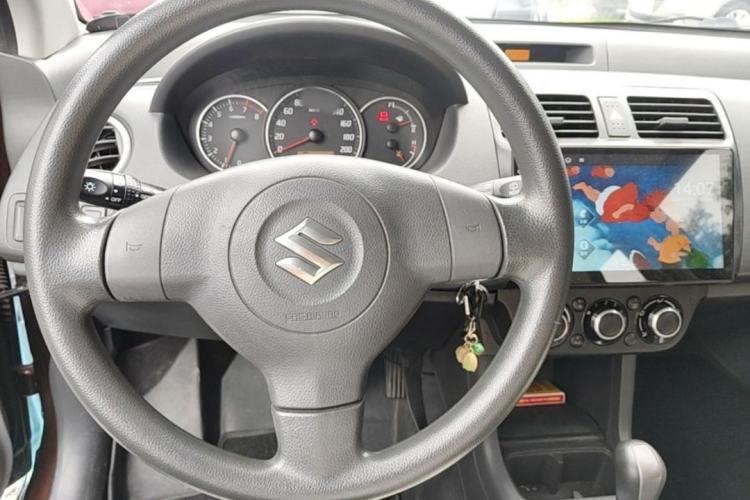 Used Suzuki Swift 2013 1.5L Automatic Standard Edition Center Console