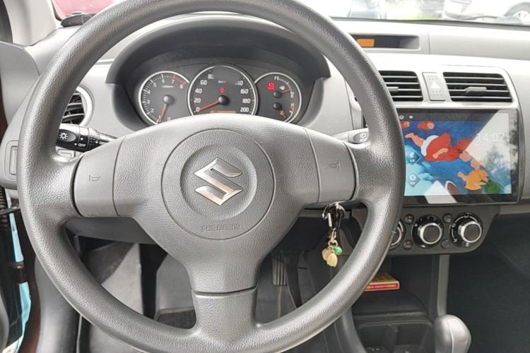 Used Suzuki Swift 2013 1.5L Automatic Standard Edition Center Console