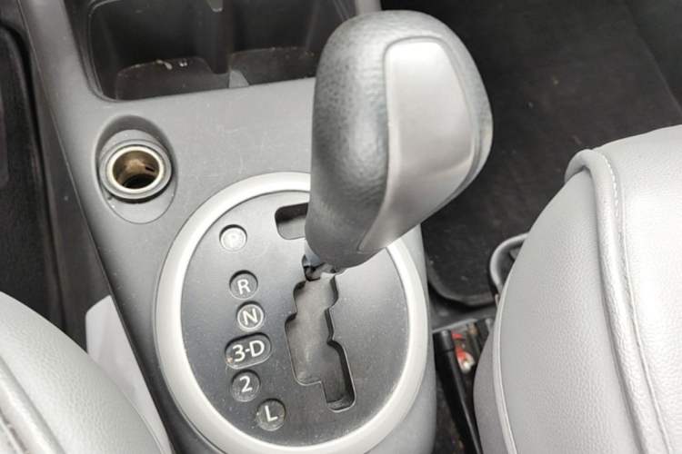 Used Suzuki Swift 2013 1.5L Automatic Standard Edition Gear Lever