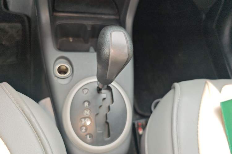 Used Suzuki Swift 2013 1.5L Automatic Standard Edition Gear Lever