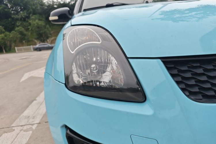 Used Suzuki Swift 2013 1.5L Automatic Standard Edition Right Front Headlight