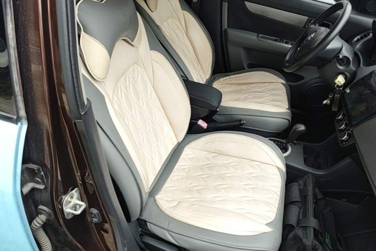 Used Suzuki Swift 2013 1.5L Automatic Standard Edition Right Front Seat