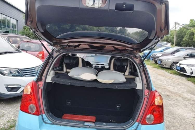 Used Suzuki Swift 2013 1.5L Automatic Standard Edition Trunk