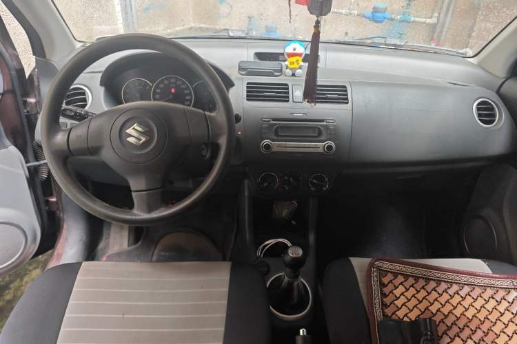 Used Suzuki Swift 2013 1.5L Manual Standard Edition Center Console