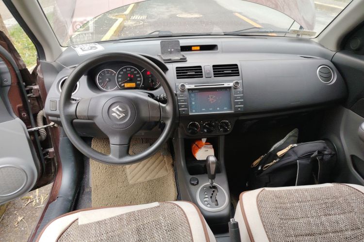Used Suzuki Swift 2013 1.5L Automatic Standard Edition Center Console