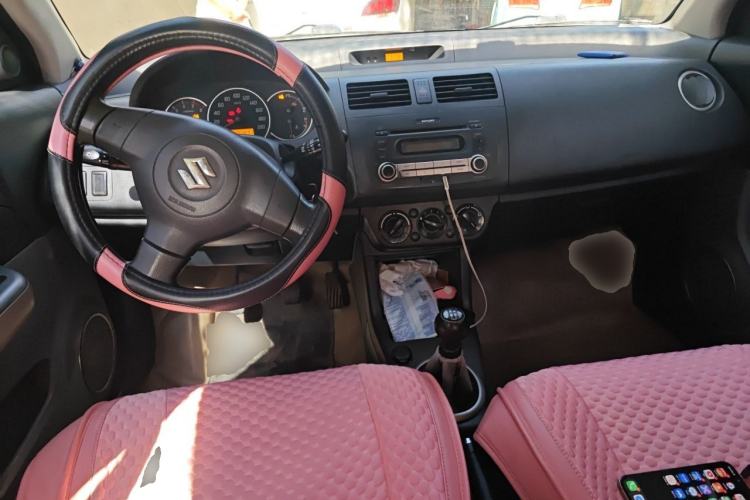 Used Suzuki Swift 2013 1.5L Manual Standard Edition Center Console