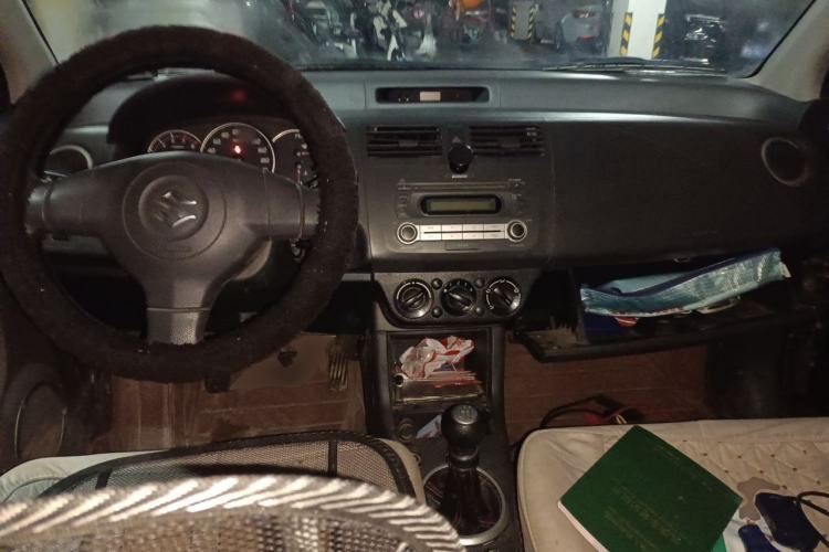 Used Suzuki Swift 2013 1.5L Manual Standard Edition Center Console