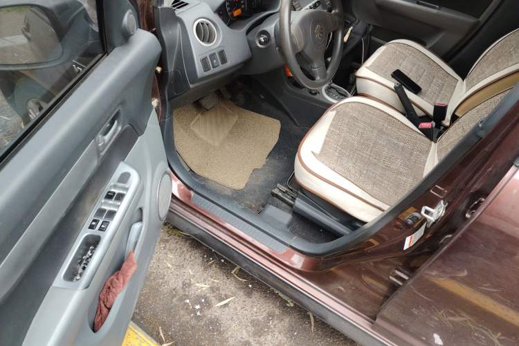 Used Suzuki Swift 2013 1.5L Automatic Standard Edition Driver Seat