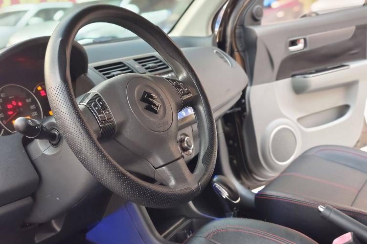 Used Suzuki Swift 2013 1.5L Automatic Standard Edition Exterior 6