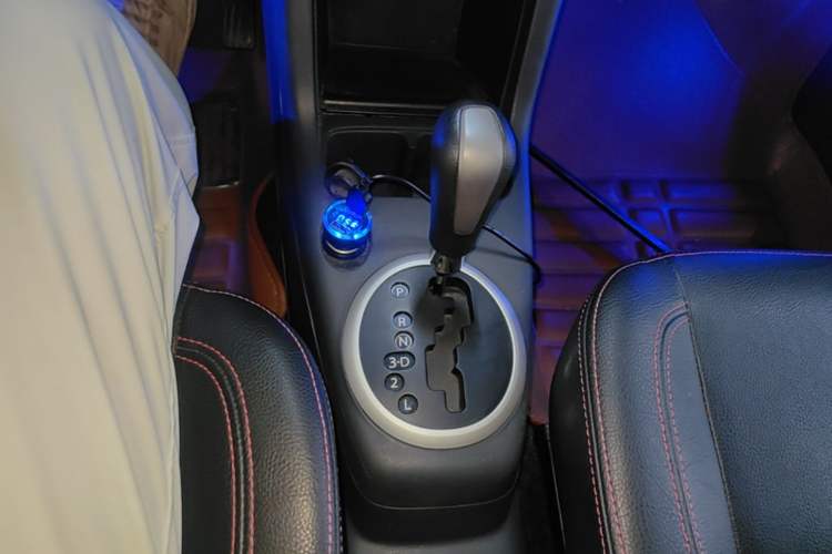 Used Suzuki Swift 2013 1.5L Automatic 20th Anniversary Limited Edition Gear Lever
