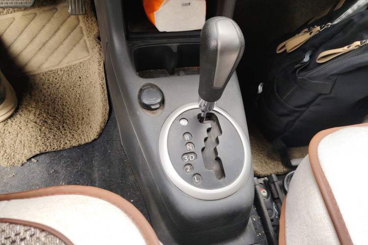 Used Suzuki Swift 2013 1.5L Automatic Standard Edition Gear Lever