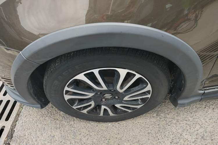 Used Suzuki Swift 2013 1.5L Manual 20th Anniversary Limited Edition Left Front Wheel Hub