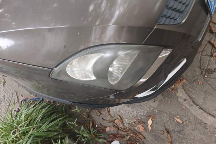 Used Suzuki Swift 2013 1.5L Automatic 20th Anniversary Limited Edition Right Front Headlight