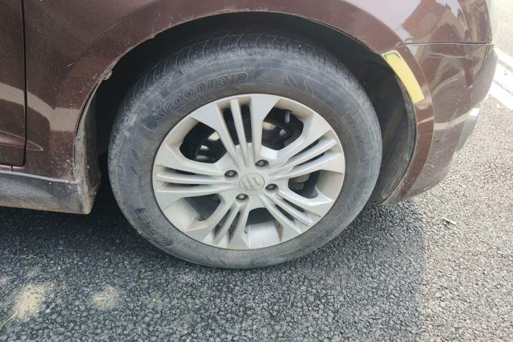 Used Suzuki Swift 2013 1.5L Automatic Sport Edition Right Front Wheel Hub