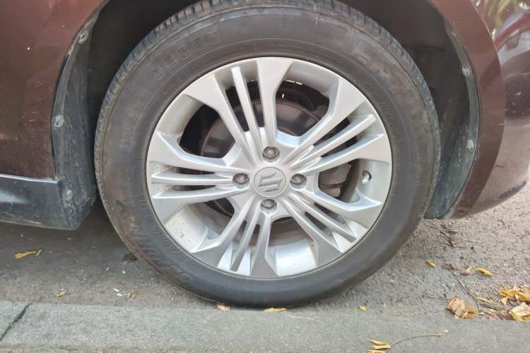 Used Suzuki Swift 2013 1.5L Automatic Standard Edition Right Front Wheel Hub