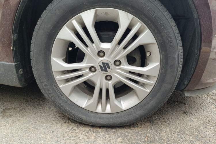Used Suzuki Swift 2013 1.5L Automatic Standard Edition Right Front Wheel Hub