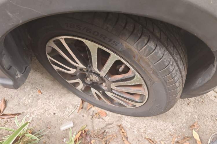 Used Suzuki Swift 2013 1.5L Automatic 20th Anniversary Limited Edition Right Front Wheel Hub
