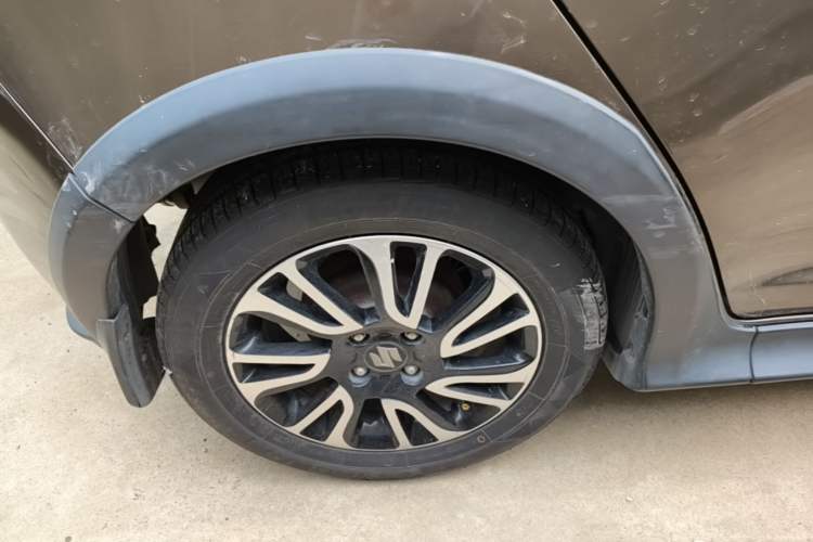 Used Suzuki Swift 2013 1.5L Manual 20th Anniversary Limited Edition Right Rear Wheel Hub