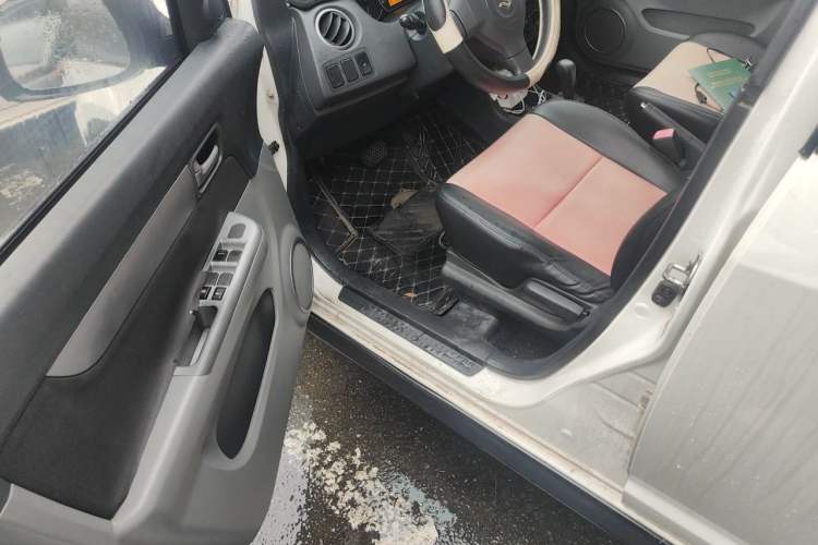 Used Suzuki Swift 2013 1.5L Automatic Standard Edition Driver Seat