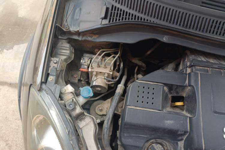 Used Suzuki Swift 2013 1.5L Automatic 20th Anniversary Limited Edition Engine Bay Right