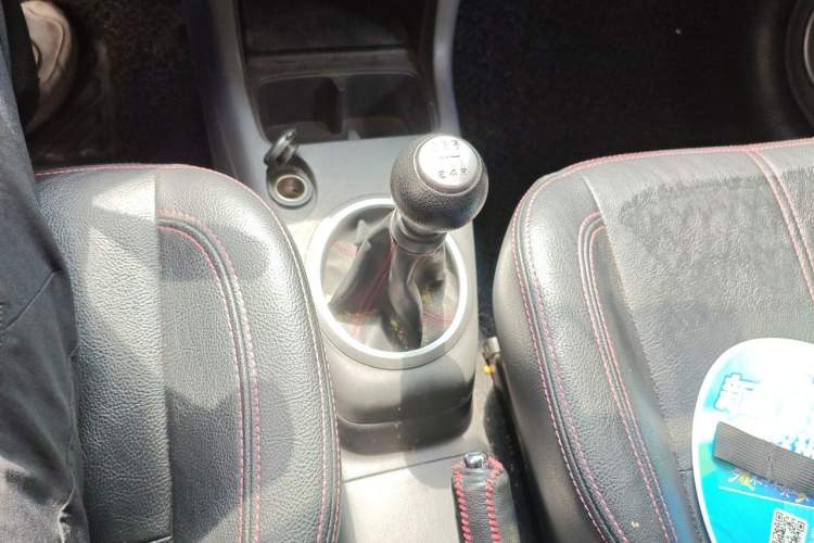 Used Suzuki Swift 2013 1.5L Manual Standard Edition Gear Lever