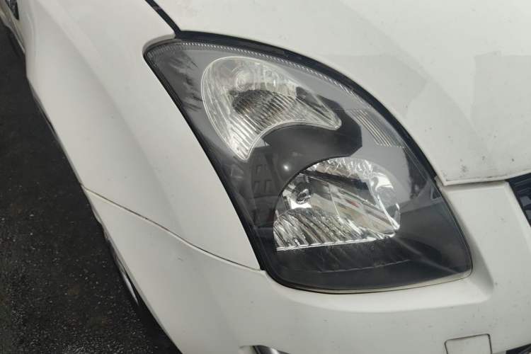 Used Suzuki Swift 2013 1.5L Automatic Standard Edition Right Front Headlight
