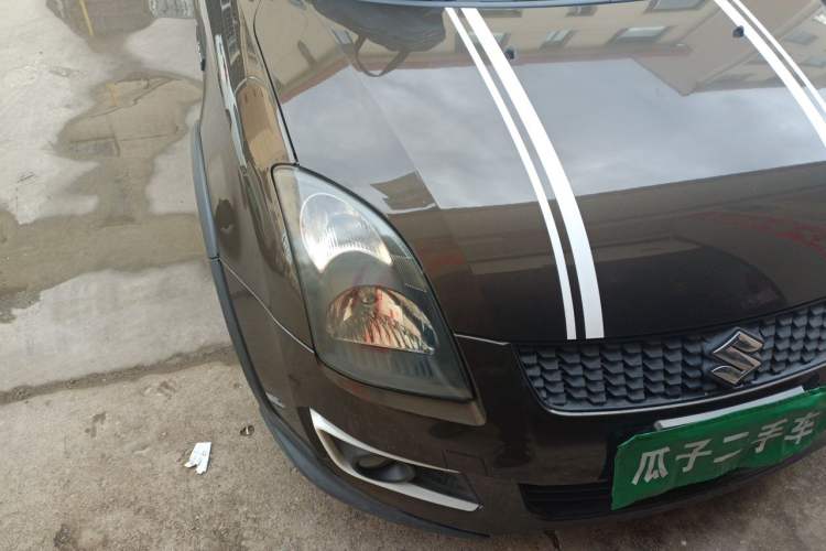 Used Suzuki Swift 2013 1.5L Automatic 20th Anniversary Limited Edition Right Front Headlight