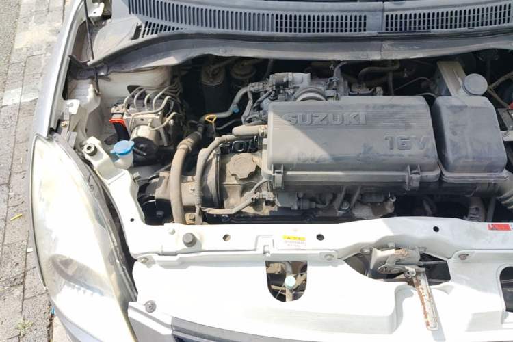 Used Suzuki Swift 2013 1.3L Manual Value Edition Engine Bay Right