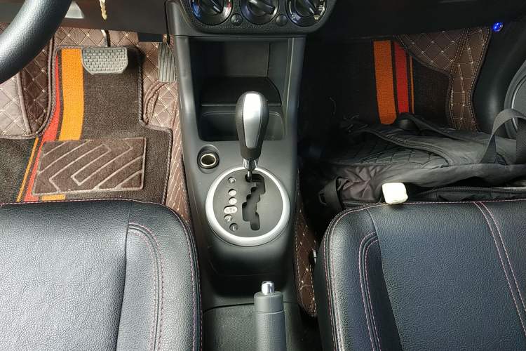 Used Suzuki Swift 2013 1.5L Automatic 20th Anniversary Limited Edition Gear Lever