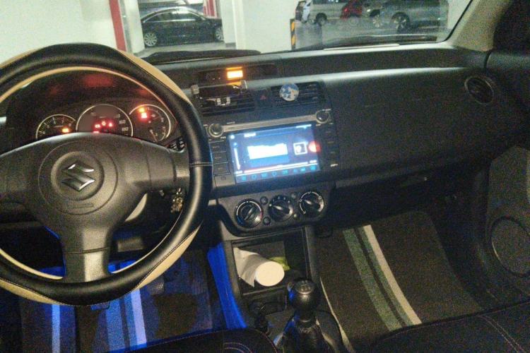 Used Suzuki Swift 2013 1.5L Manual Standard Edition Center Console