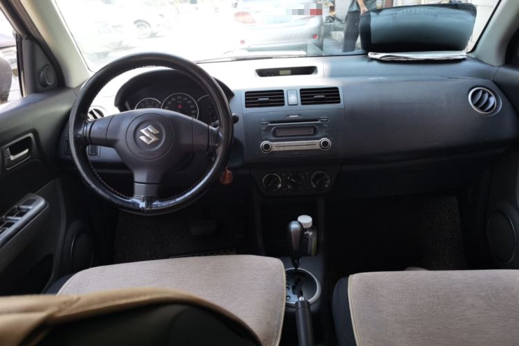Used Suzuki Swift 2013 1.5L Automatic Standard Edition Center Console