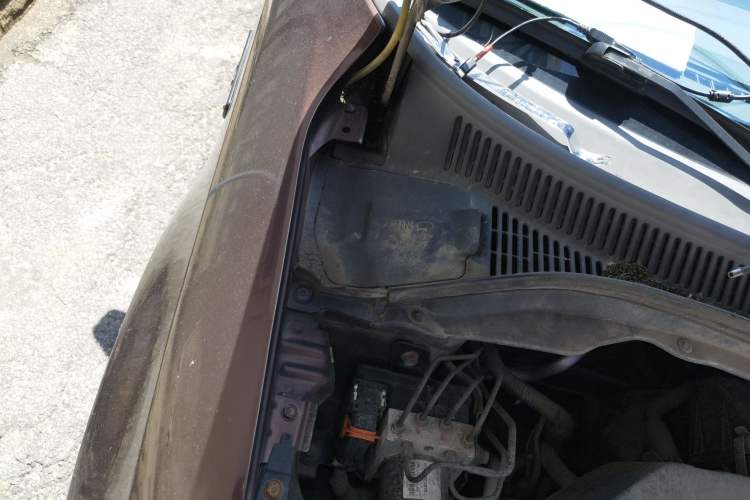 Used Suzuki Swift 2013 1.5L Automatic Standard Edition Engine Bay Right