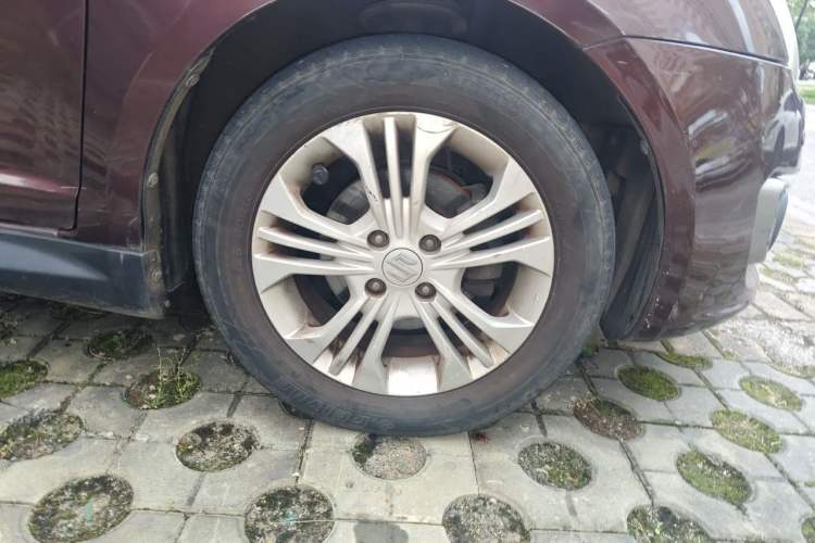 Used Suzuki Swift 2013 1.5L Automatic Sport Edition Right Front Wheel Hub