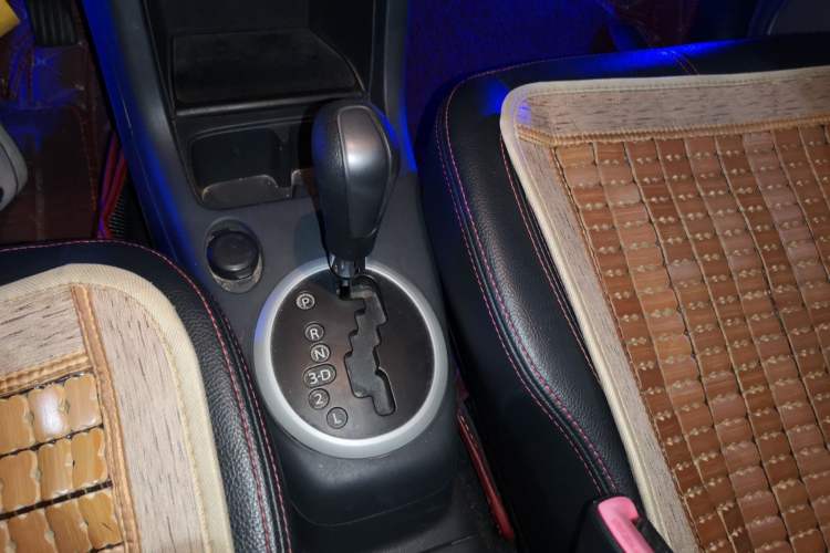 Used Suzuki Swift 2013 1.5L Automatic Standard Edition Gear Lever