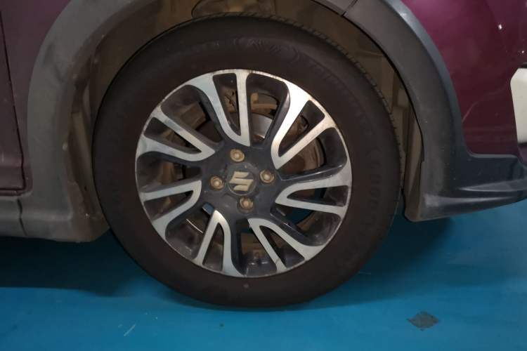Used Suzuki Swift 2013 1.5L Automatic Standard Edition Right Front Wheel Hub