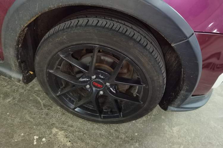 Used Suzuki Swift 2013 1.5L Manual 20th Anniversary Limited Edition Right Front Wheel Hub