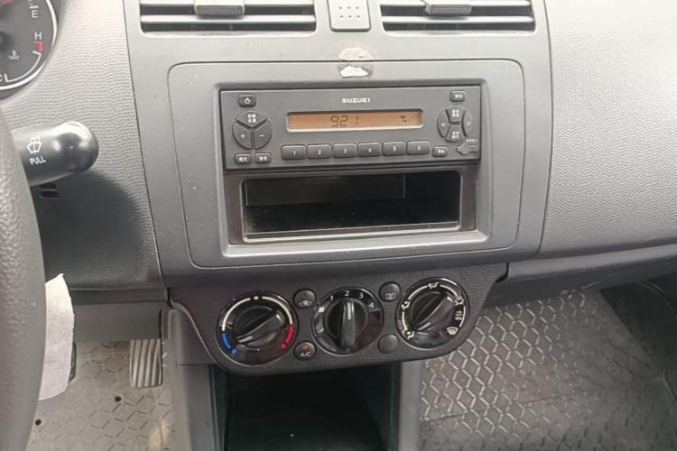 Used Suzuki Swift 2013 1.3L Manual Value Edition Audio And AC Panel