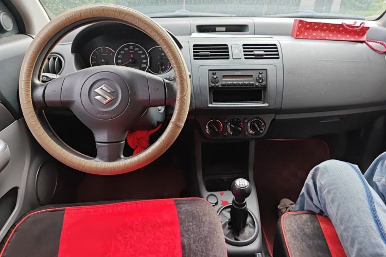 Used Suzuki Swift 2013 1.3L Manual Value Edition Center Console