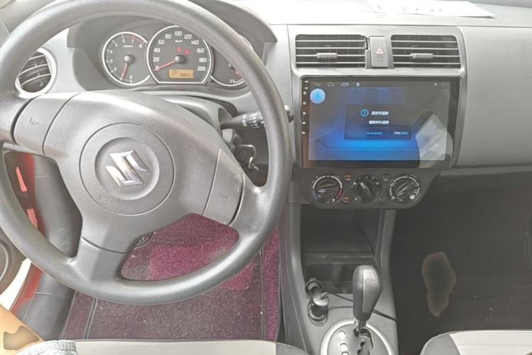 Used Suzuki Swift 2013 1.5L Automatic Standard Edition Center Console