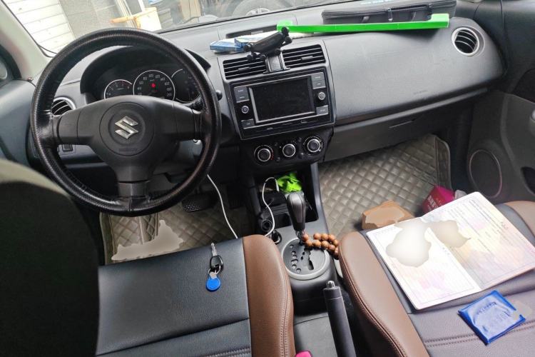 Used Suzuki Swift 2013 1.5L Automatic Standard Edition Center Console