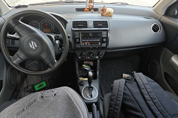 Used Suzuki Swift 2013 1.5L Automatic Standard Edition Center Console
