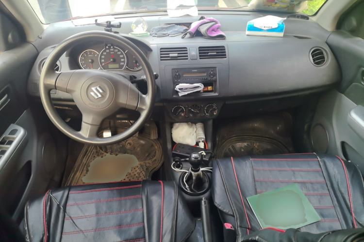Used Suzuki Swift 2013 1.3L Manual Value Edition Center Console