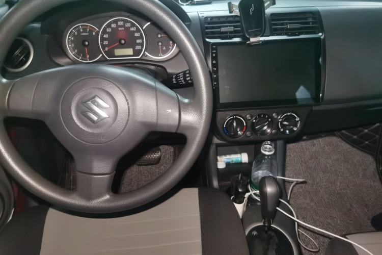 Used Suzuki Swift 2013 1.5L Automatic Standard Edition Center Console