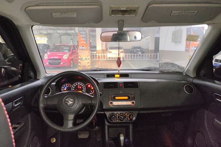 Used Suzuki Swift 2013 1.5L Automatic 20th Anniversary Limited Edition Center Console